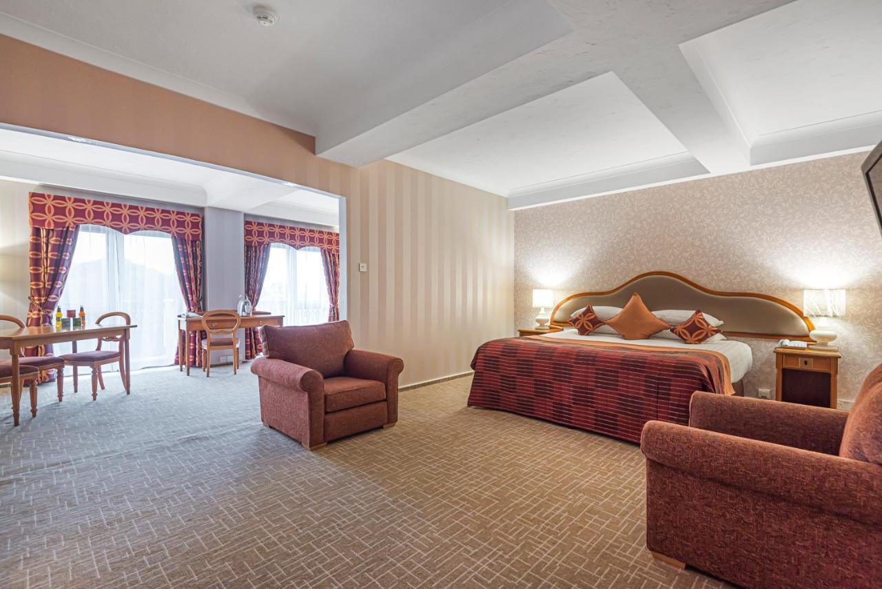 Hotel Coppid Beech Bracknell Exterior foto