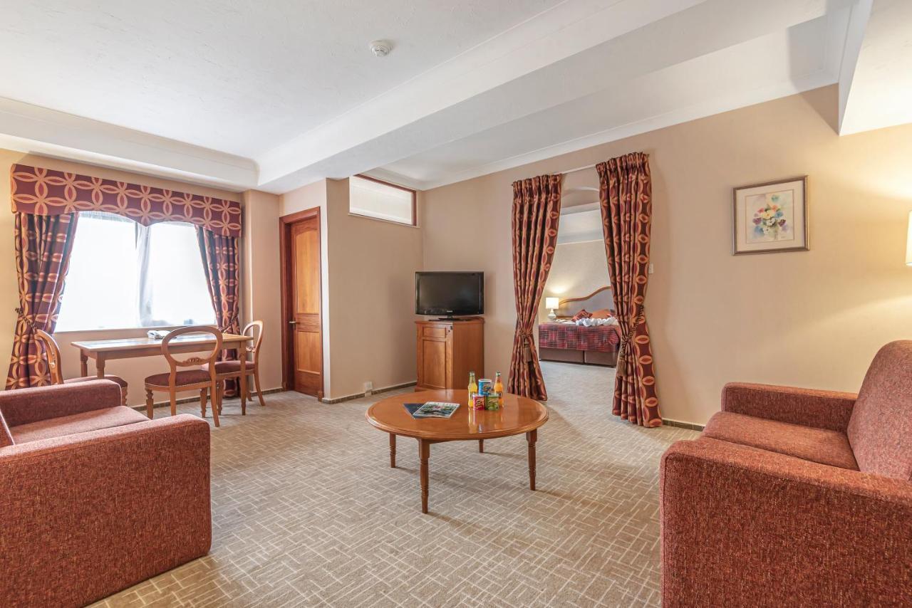 Hotel Coppid Beech Bracknell Exterior foto